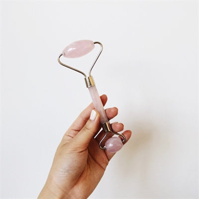 The Rose Quartz De-Puffing Facial Roller